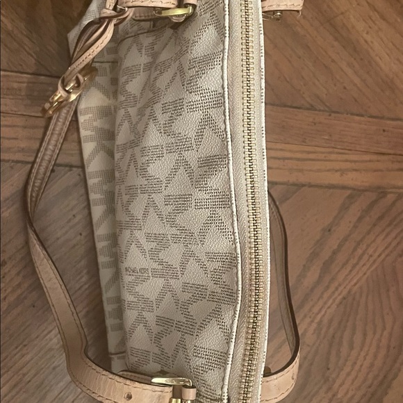 Michael Kors purse - Picture 5 of 5